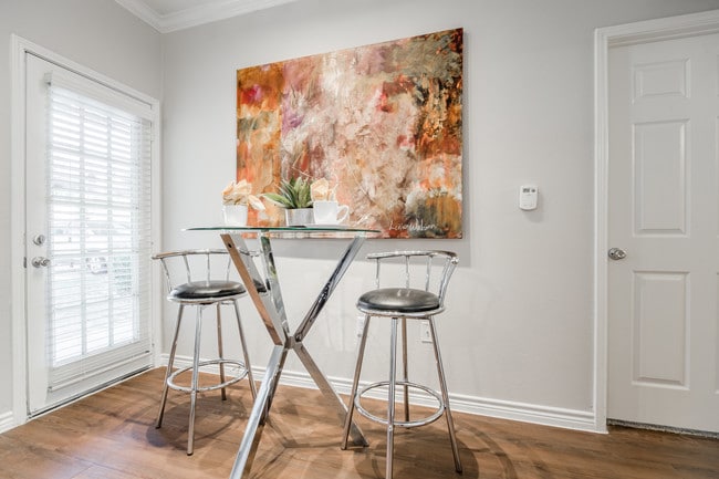 Building Photo - Saratoga