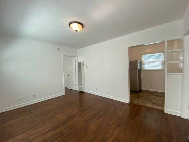 Foto del edificio - 740 Washington Blvd