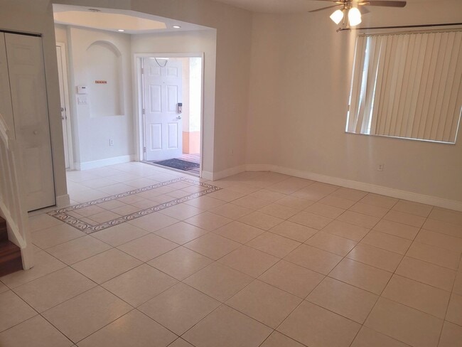 Building Photo - 6639 Hidden Cove Dr