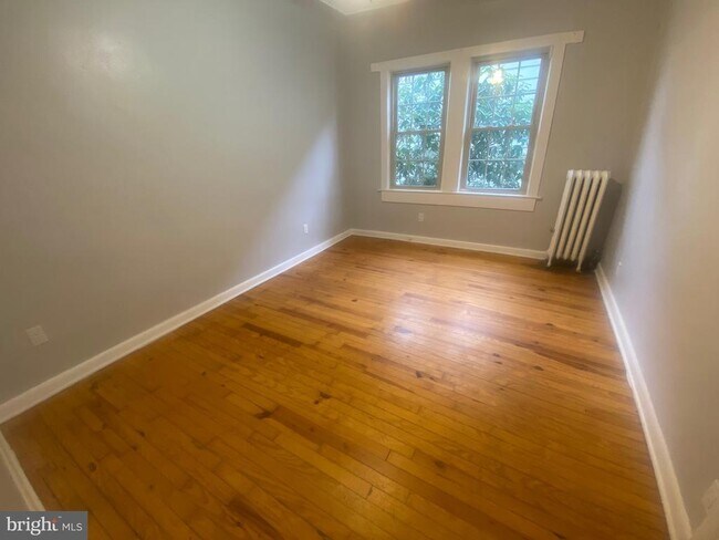 Building Photo - 109 N Thomas Ave