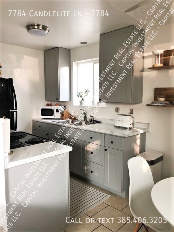 Building Photo - 7784 Candlelite Ln