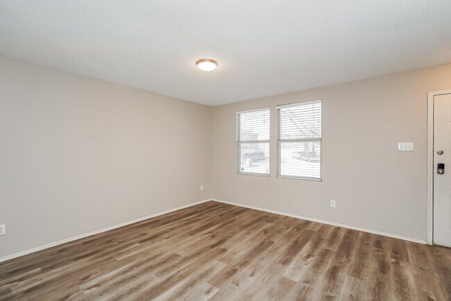 Building Photo - 1808 Lariat Dr