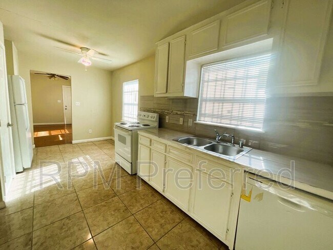 Foto del edificio - 3813 Drew St