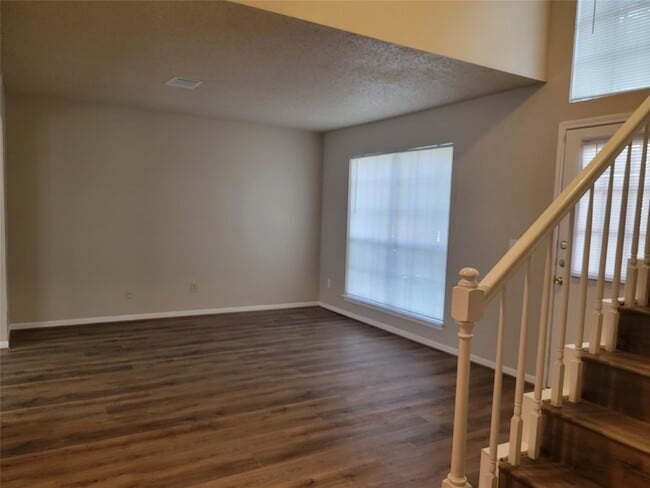 Foto del edificio - 9315 Southleigh Dr