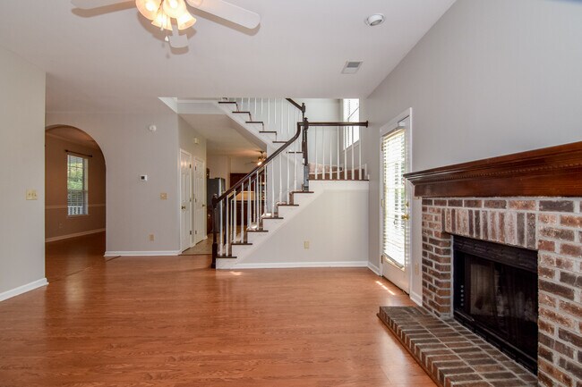 Building Photo - 1827 Falling Creek Cir