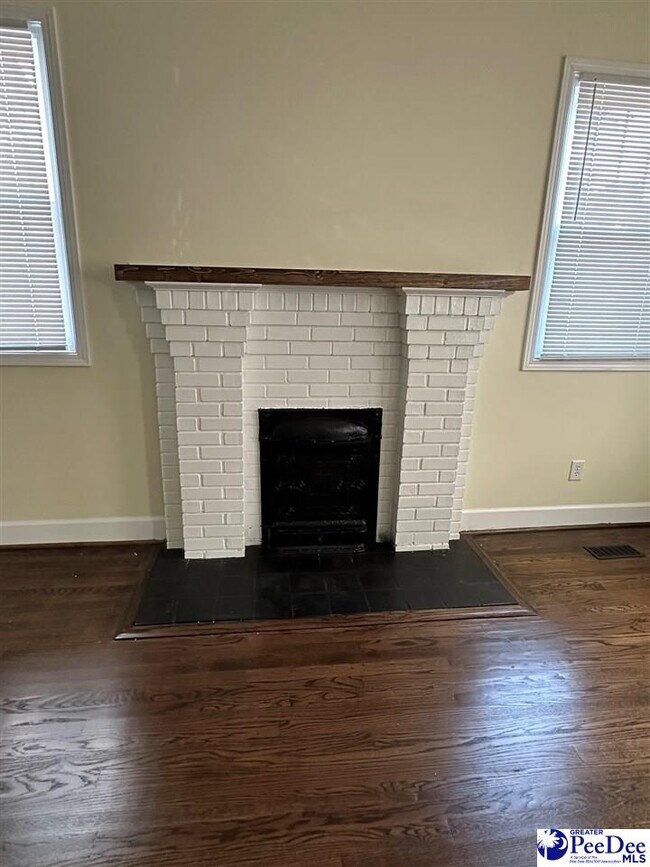 Foto del edificio - 203 S Franklin Dr