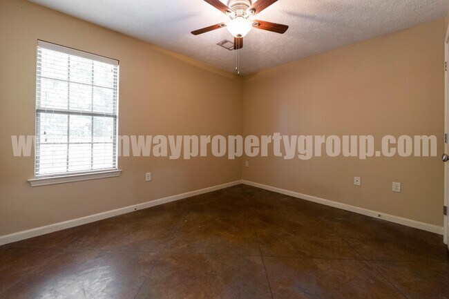 Foto del edificio - 2820 Longbow Ln