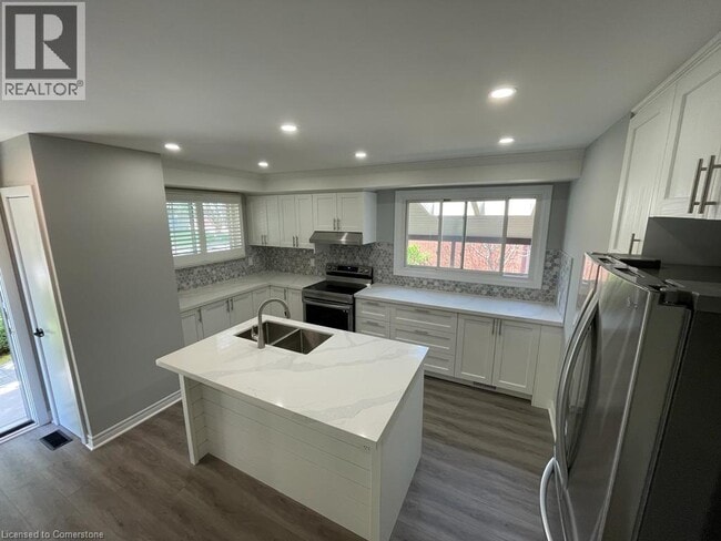 Building Photo - 37 Goldfinch Rd