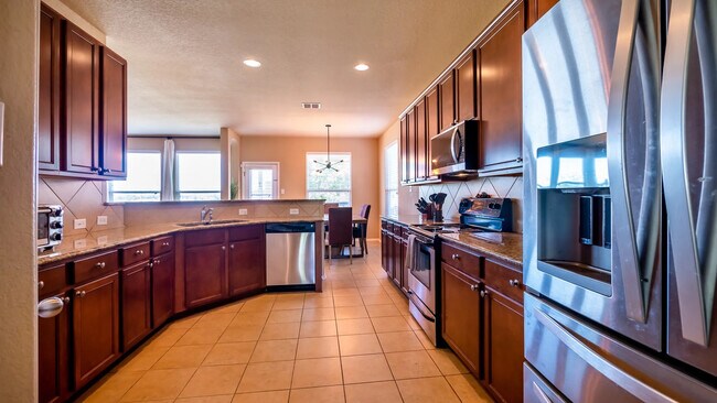 Foto del edificio - Room in House on Discovery Ml