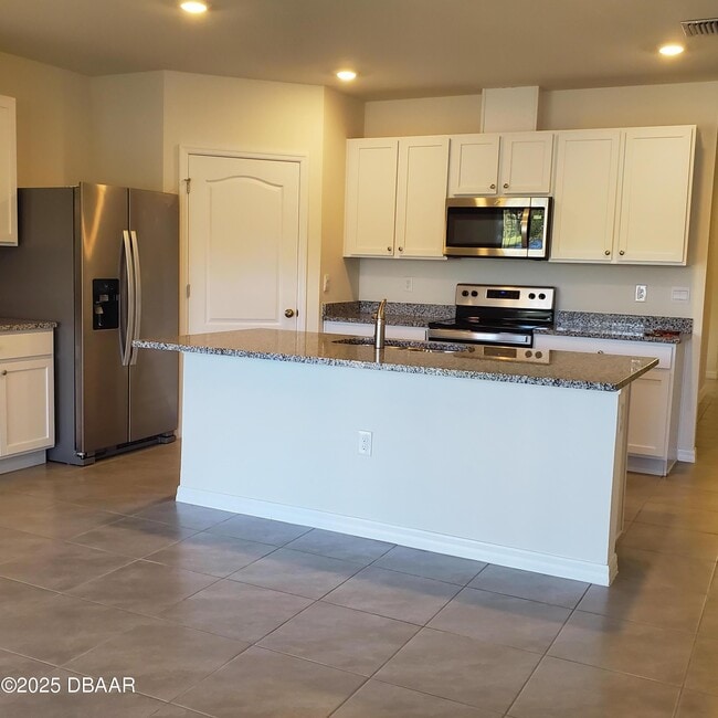 Building Photo - 1925 Deep Lk Cir