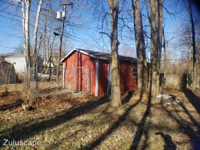 Building Photo - 12155 Sycamore Dr