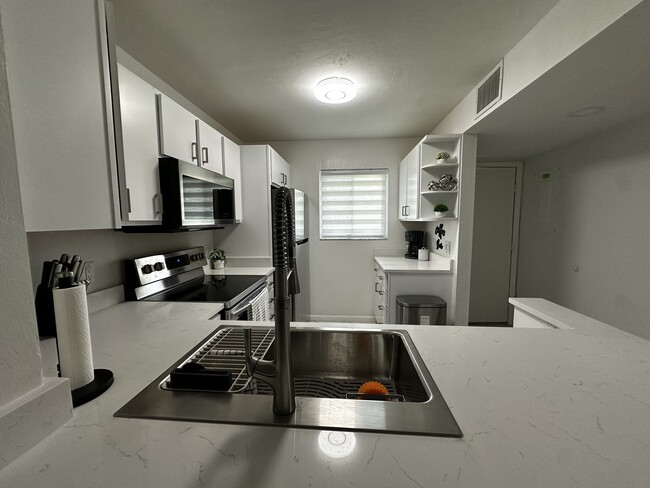 Foto del edificio - 1008 Manatee Rd