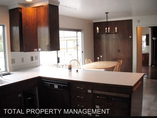 Building Photo - 5 br, 3.5 bath House - 19 SELBY LANE