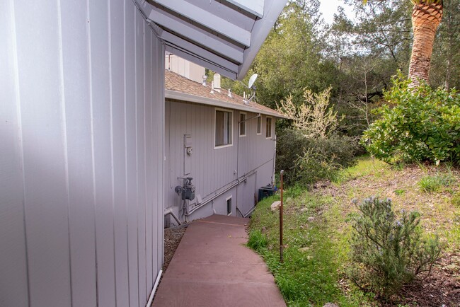 Building Photo - Cozy One Bedroom Angwin Apartment