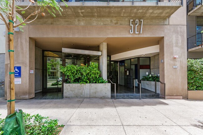 Foto del edificio - Expansive East Village 1 Bedroom at M2I! 2...