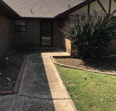 Building Photo - 908 Ranchoak Ct