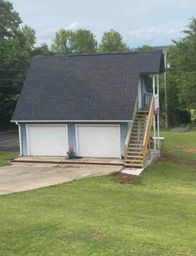 Building Photo - 133 Pless Dr