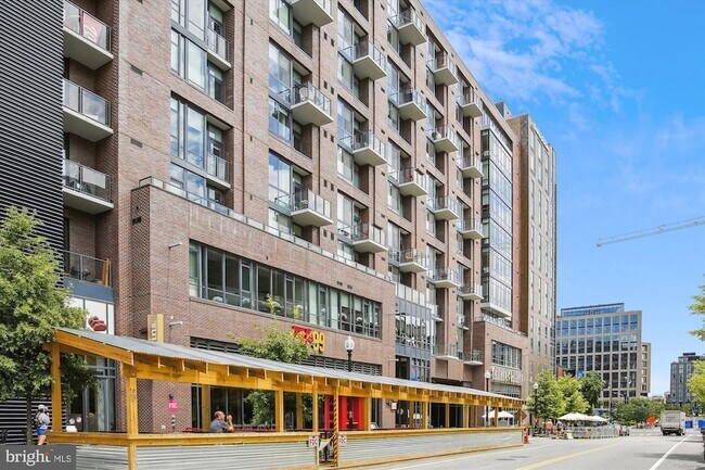 Foto del edificio - 70 N Street SE Unit N814