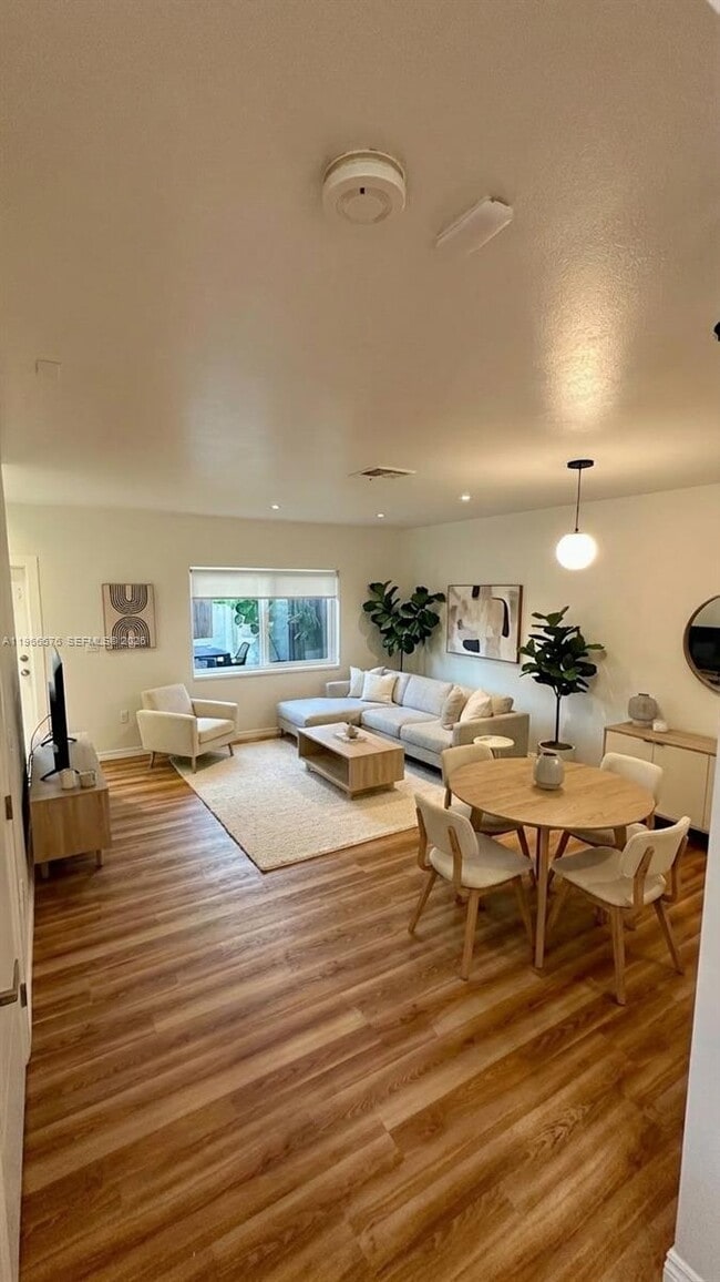 Building Photo - 3063 Center St