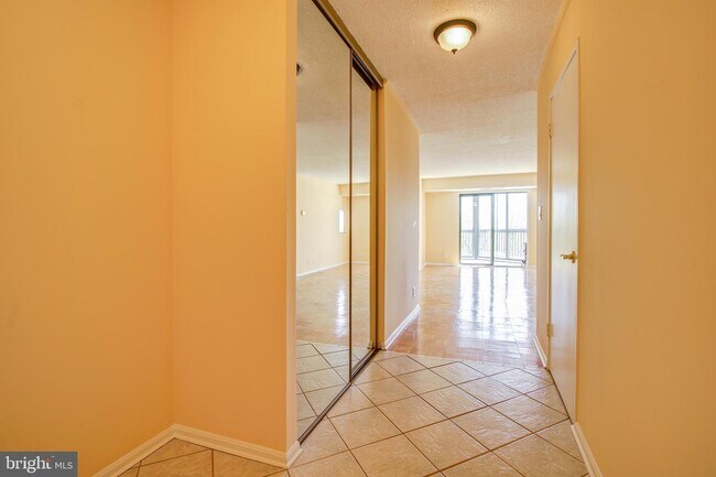 Building Photo - 5901 Mt Eagle Dr