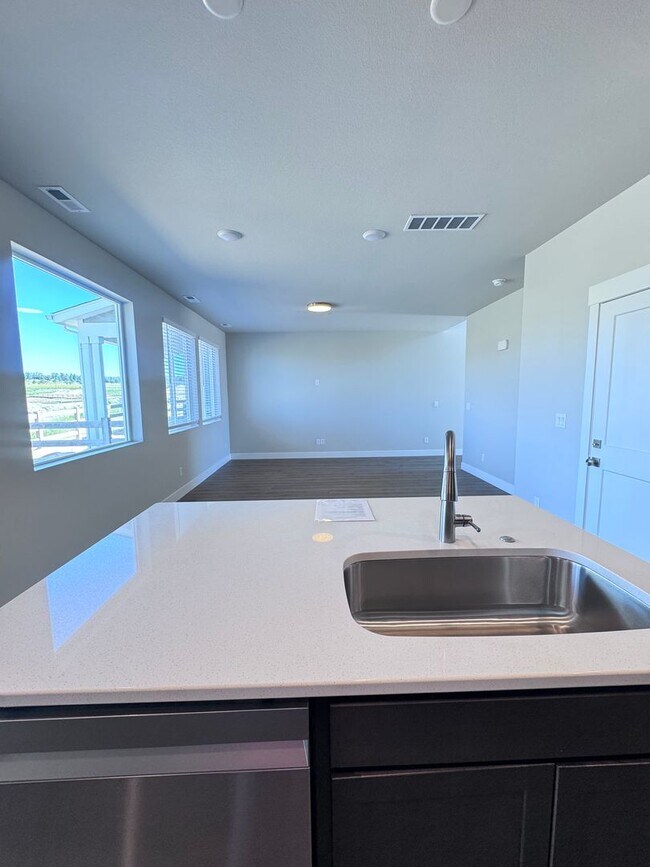 Foto del edificio - Sage Meadows II Townhomes — Lakeside Livin...