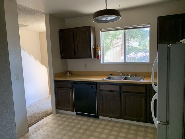 Building Photo - 830 D Street 2