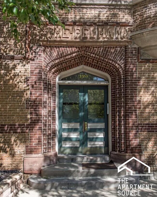 Building Photo - 334 W Dickens Ave