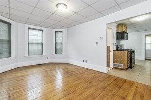 Building Photo - 13 Mansfield St