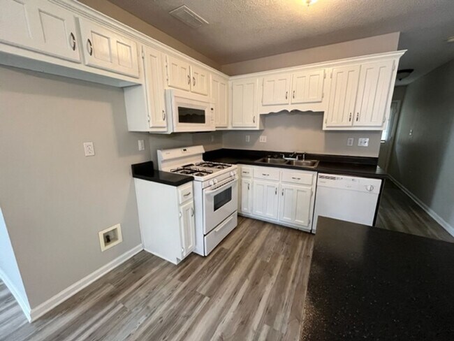 Foto del edificio - Renovated 2 Bedroom 2 Bath Home for Rent!!