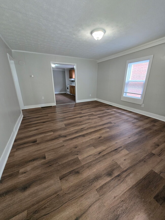 Building Photo - 303 Elm St