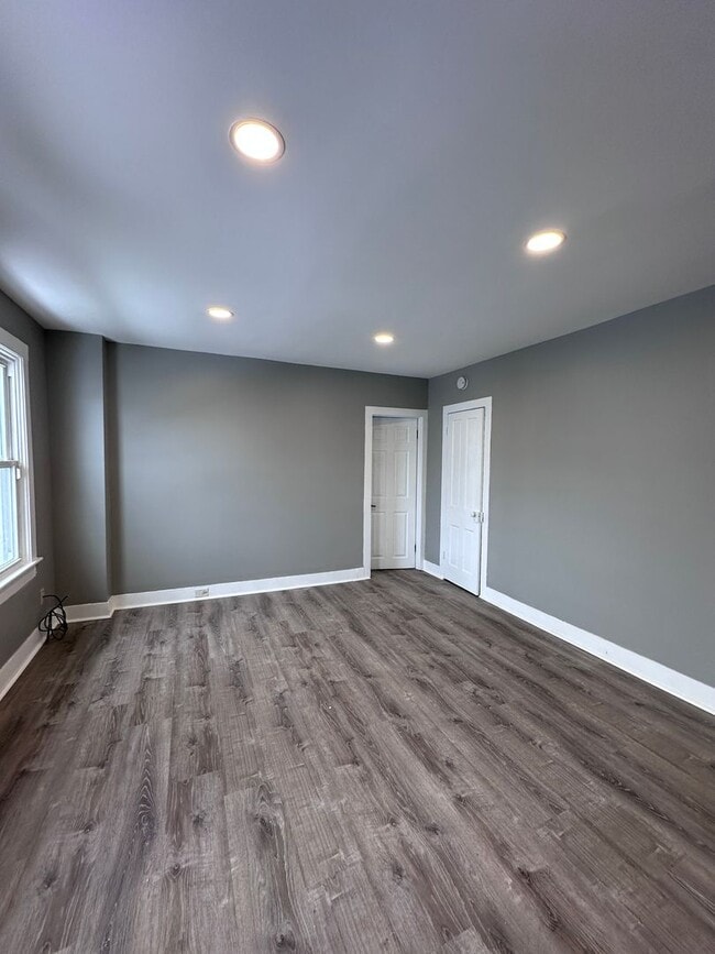 Building Photo - 408 New Grove St