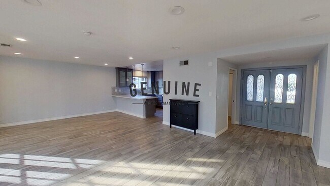 Building Photo - Coming Soon: Remodeled 4Bd 2Ba Home in Fou...