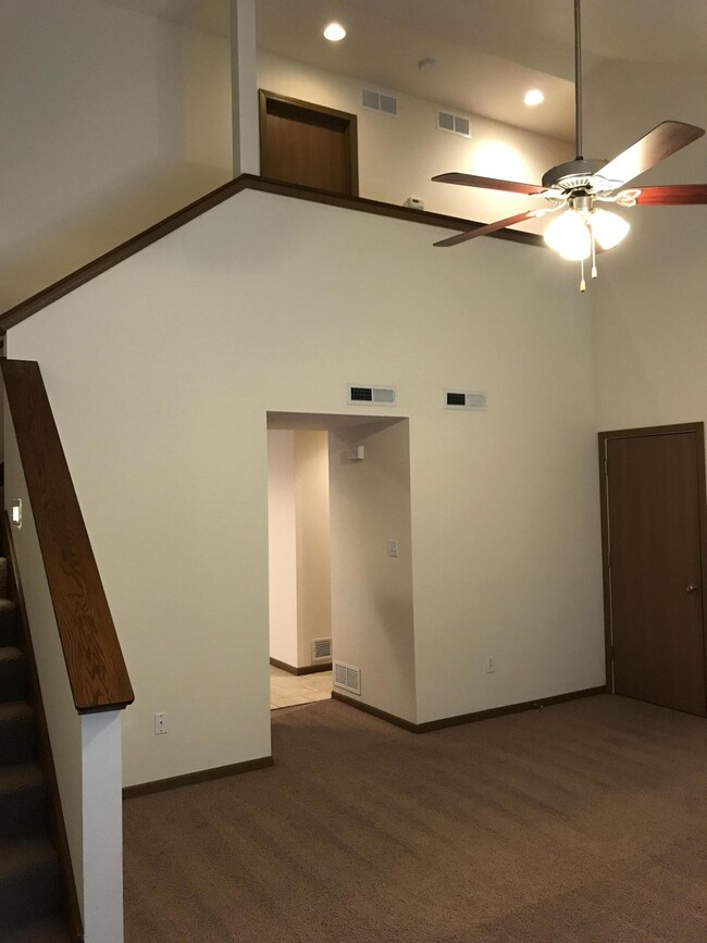 Building Photo - 517 Glenstone Dr