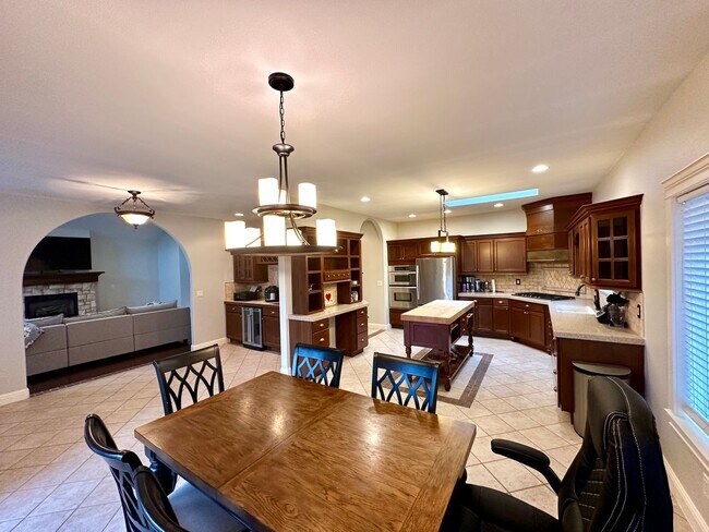 Foto del edificio - 4448 Castlerock Dr