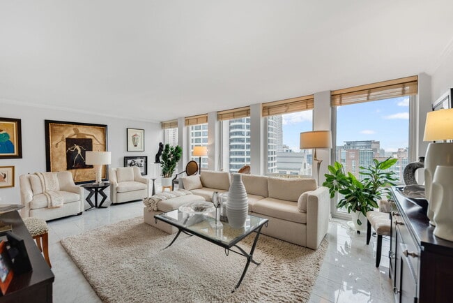 Foto del edificio - 111 E Chestnut St