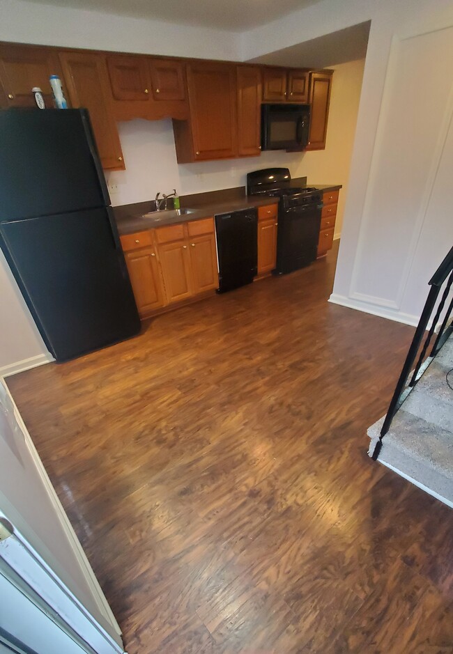 Kitchen/dining - 58 Carroll View Ave