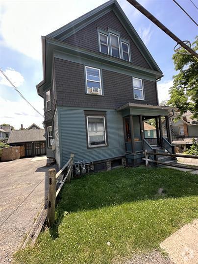 Building Photo - 105 Catherine St