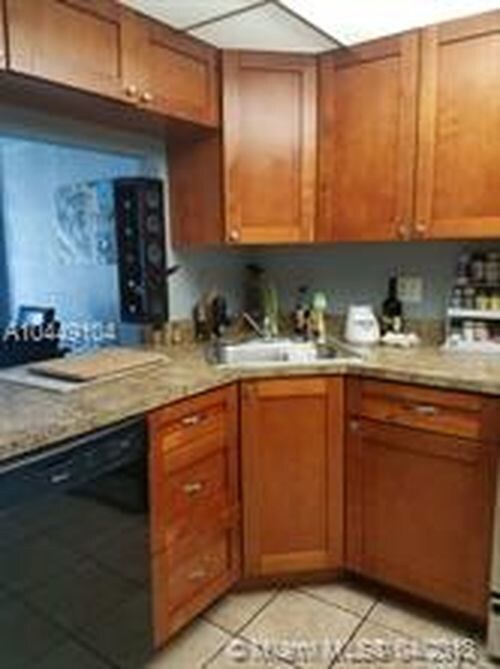 Foto del edificio - 6709 N Kendall Dr
