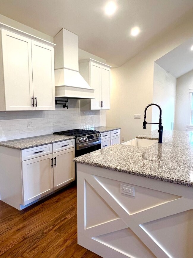 Building Photo - Newly built, 3 Bedroom 2 Bath home, conven...
