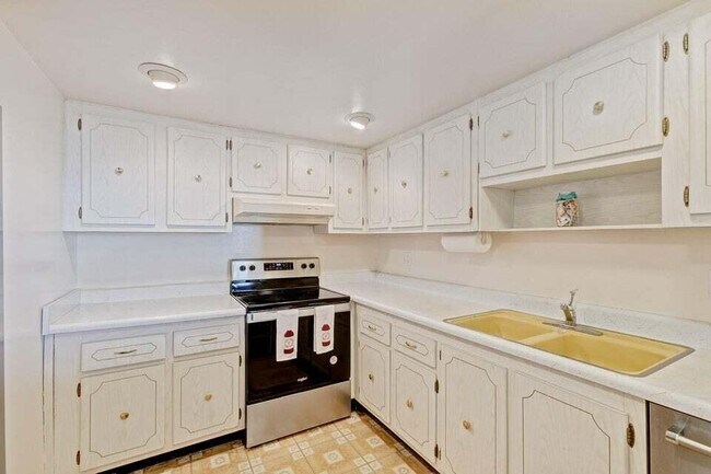 Building Photo - 2800 N Ocean Dr