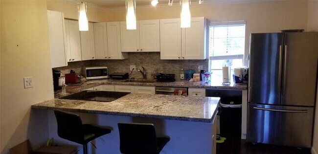 Foto del edificio - 905 NE 28th St