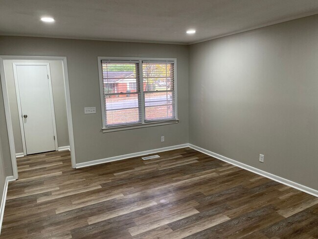 Foto del edificio - Updated 2-Bedroom Close to Campus and Conveniences!