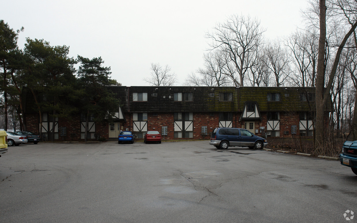 Building Photo - Evergreen Apartments