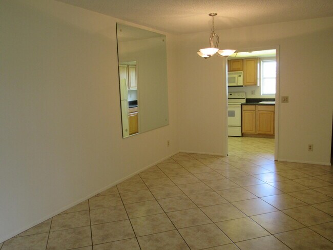 Foto del edificio - 2679 Emory Dr E