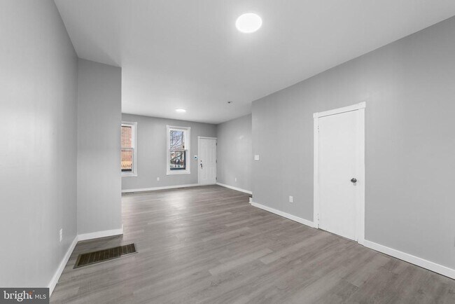 Building Photo - 346 Ridgeway St