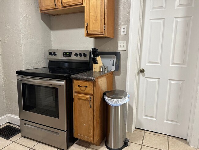 Foto del edificio - 2 Bedroom Home With 1 Car Garage