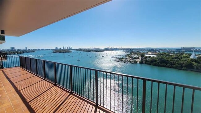 Photo - 1000 Venetian Way Apartment