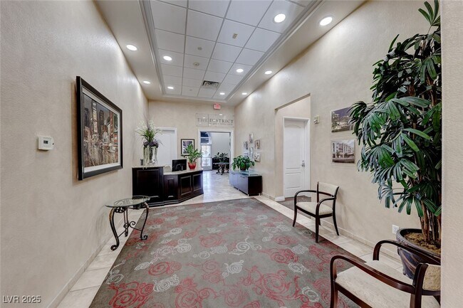 Foto del edificio - 2240 Village Walk Dr