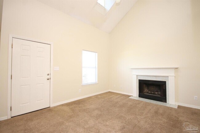 Foto del edificio - 7033 Weatherwood Dr