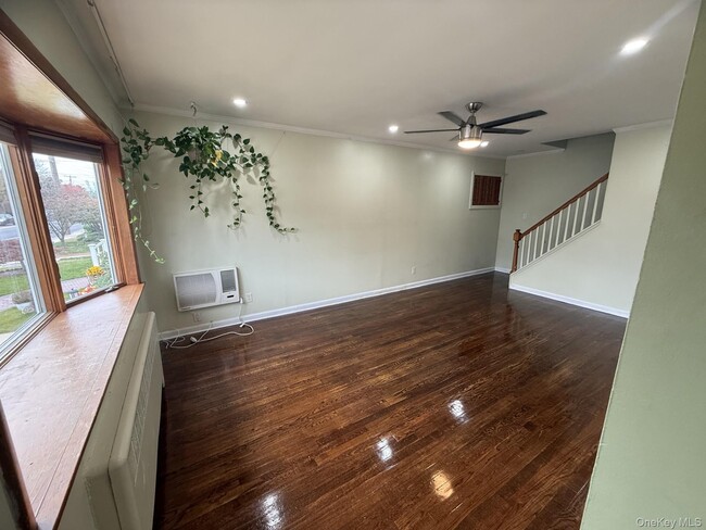 Building Photo - 573 Lakeville Rd